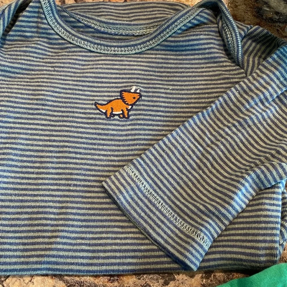 5 pcs CARTERS Baby Boys BUNDLE  jumpers &  Onesies 1 set w matching pants SZ 3M